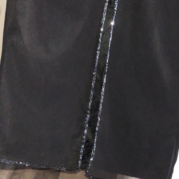 Long blue gown dress with embroidered details - Picture 6 of 6